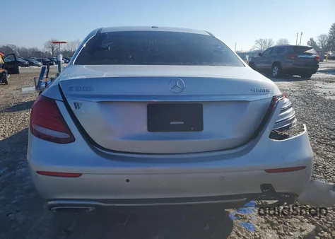 2017 Mercedes-Benz E 300 4Matic z USA, uszkodzony, nr VIN WDDZF4KB9HA232250